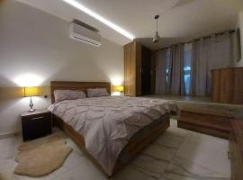 Brand new 1 bedroom studio flat, povoljni hotel u gradu 'Gudja'