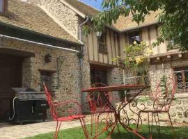 Maison avec exterieur, hotel v destinaci Bû