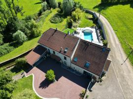 Domaine Le Puits du Moulin, bed & breakfast kohteessa Comberjon