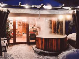 STRÓŻÓWKA SKI&SPA Domek nad rzeką z ogrodem i jacuzzi,narty., hotel en Stróża