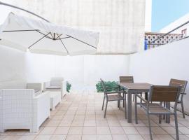 Trilocale a 100 m dal mare climatizzato – hotel w mieście Torre Pali
