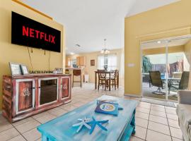 Heart of the Waves - 3BR & 2BA Beach Retreat - NEW HOT TUB - Outside Patio with Grill & Seating, Steps to Fun!, hotel v destinaci Melbourne