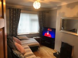 Moville Centre Apartment, hotel in Moville