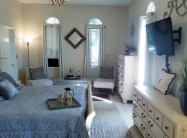 The Tuscan Manor - Manor Suite, hotel in Eureka Springs