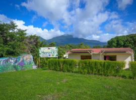 Cozy apartment surrounded by nature with WiFi and Secure, budjettihotelli kohteessa Martirio