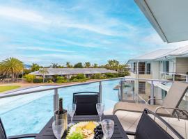 Pacific Blue 278-265 Sandy Pt Rd- Dual Key Access, Wifi, Linen and Air Conditioning, villa in Salamander Bay