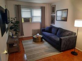 Pet Friendly Apartment minutes from NYC!, hotel u gradu Vest Njujork