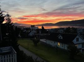 Penthouse apartment with amazing view. – hotel w pobliżu miejsca Arctic-alpine Botanic Garden w mieście Tromsø