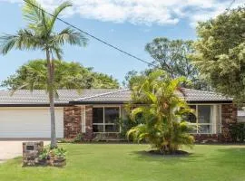 5 Bullando Street Warana QLD