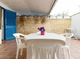 Appartamento climatizzato a 50 m dalla spiaggia con patio esterno