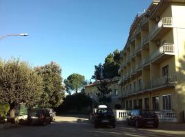 Hotel San Francesco Terme, hotel económico em Spezzano Albanese