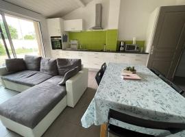 Les Lys de Rosie - Maison familiale de plain pied campagne, hotel in Boisset-lès-Montrond