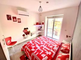Central Private En-Suite with Balcony in shared residence, homestay in Pietà
