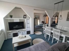6 bedroom Private APARTMENT & Lounge, Hotel in der Nähe von: Botanischer Garten Universität Rostock, Rostock