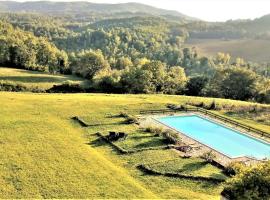 Large Farmhouse in Umbria -Swimming Pool -Cinema Room -Transparent Geodesic Dome, hotel with parking in Monte Castello di Vibio