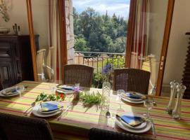 Bright apartment close to the village, apartman u gradu Tourrettes-sur-Loup