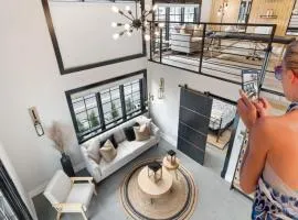 NYC Skyline Views, Sauna & Rooftop - Romantic Escape at "Brooklyn Bay Lofts"