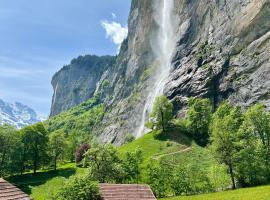 Breathtaking Waterfall Apartment nr.2, hotel in Lauterbrunnen