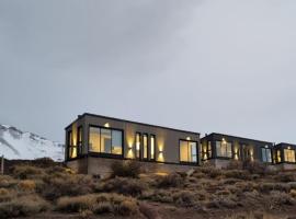 Cabañas de Montaña Armonías Lodge, koliba u gradu Los Molles