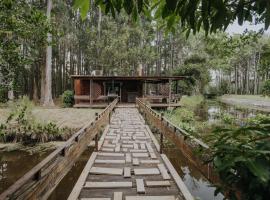 Cabañas en el Bosque a 5 minutos del mar - Estancia CH, country house in Punta del Este