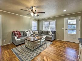 Fayetteville Vacation Rental - 2 Mi to Dtwn!, hotell sihtkohas Fayetteville