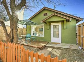 Vibrant Prescott Cottage with Private Backyard!, hotell i Prescott