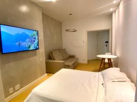 Apartamento Encantador Leme - Prédio na Orla, hotel berdekatan Pantai Leme, Rio de Janeiro