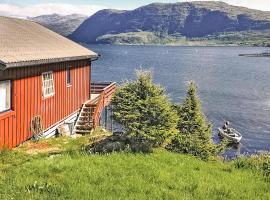 Stunning Home In Mly With Kitchen, cabaña o casa de campo en Måløy