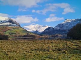 North Wales Cosy Cottage with views near Eryri Snowdonia, hotel din Nantlle