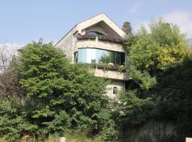Apartments Holiday Lux, hotel di Sutomore