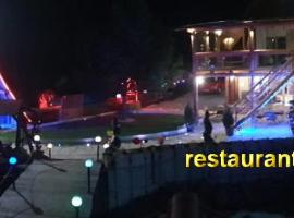 Pensiunea La Sishe Valea Putnei, glamping em Valea Putnei