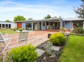 Regent Retreat - Martinborough Holiday Home