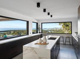 Luxe Terrigal beach Ocean View with Infinity pool, Unterkunft in Wamberal