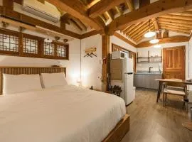 Luxury Hanok with private bathtub - AREUMJAE