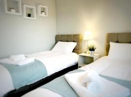 Davis House - 6 Beds, Sleeps up to 7, hotel with parking in Rothwell