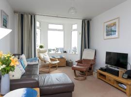 Pass the Keys Modern 2 Bedroom Apartment with stunning Sea Views, hotel a Trearddur