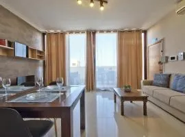 Emerald Court Apartments & Penthouse with Heated Jacuzzi
