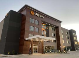 La Quinta Inn & Suites by Wyndham Galt Lodi North, hotel in Galt