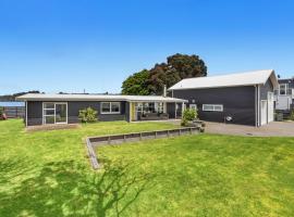 Habourside - Ohope Holiday Home, hotel with parking in Ohope Beach