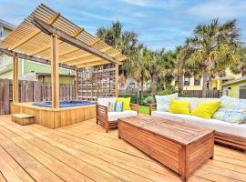 Modern Jacksonville Beach Retreat with Hot Tub!, hotel in Jacksonville Beach