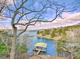 Dreamy Rocky Mount Lake House with Boat Dock!, hytte i Rocky Mount