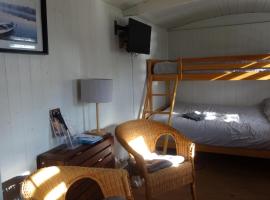 Shepherds Hut, Hannahs Retreat, Bowness-on-Solway, hotel in Bowness-on-Solway