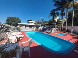 BRUNO KLEMTZ DK4 CASA PISCINA CHURRASQUEIRA SINUCA 3 AR WIFI 3 VaGAS 3 DORM