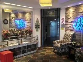 G6 on Marlborough Durban South Beachfront Self-Catering Unit Plus Private Bedroom
