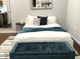 High Rise Gem Queen Bed, apartment in Philadelphia
