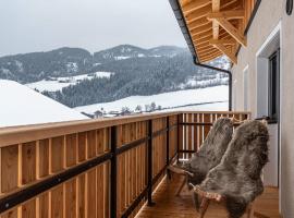 Planerhof Apartment Enzian, farm stay in Funes