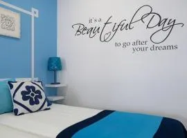 Chez Downtown Charm - Your Seaside Dream!
