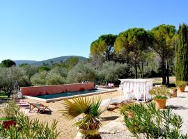 La Bastide de la Provence Verte, chambres d'hôtes, bed and breakfast a La Roquebrussanne