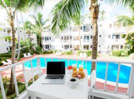 AVENTURA STUDIOS with TROPICAL POOL playa LOS CORALES, hotel in Punta Cana