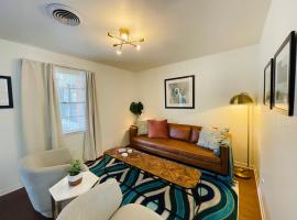 The Mariposa Wing B by Lodgewell - Spread your wings here, cottage ad Austin